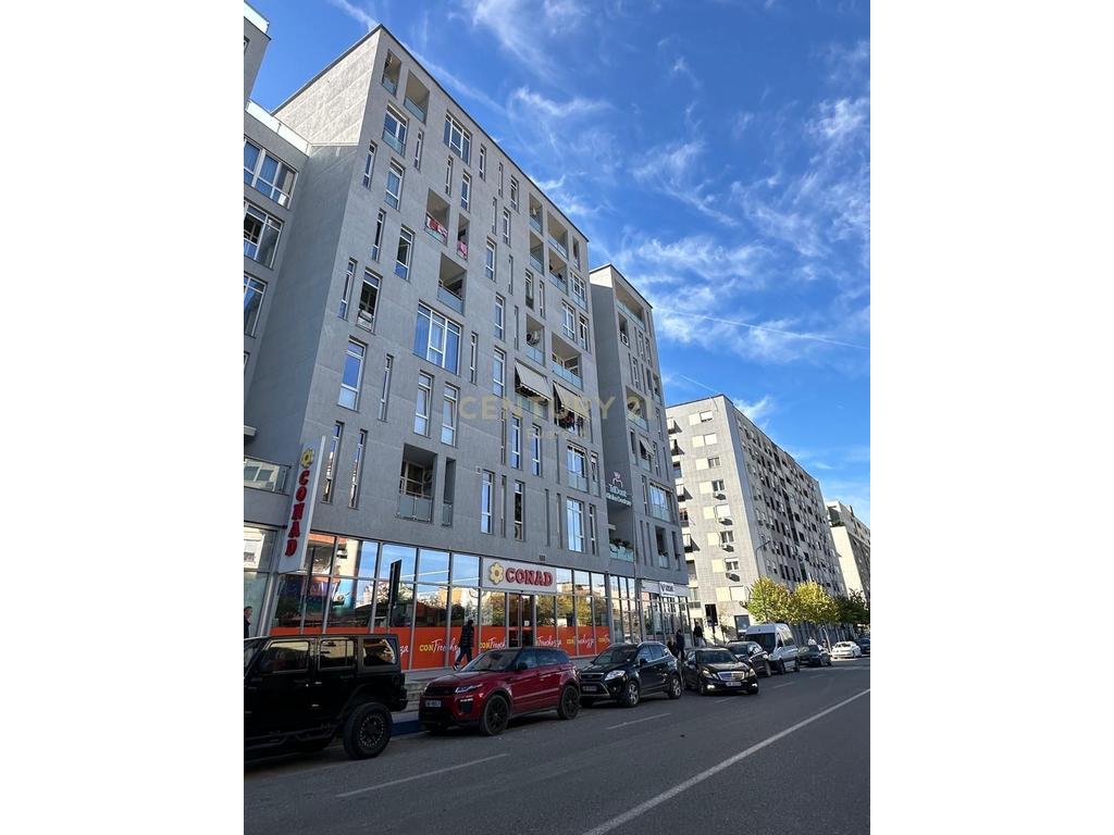 Commercial space for rent in paris municipality – Ground floor with veranda