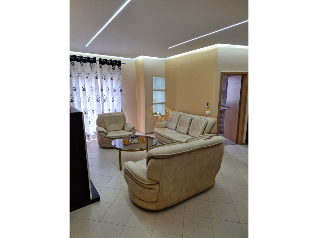 Jepet me qira super apartament 2+1 rruga e kosovareve