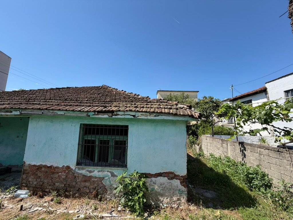 Shitet shtëpi private me oborr dhe truall 372 m² | treshi – Ura e kamzës, Tiranë | 210,000€ (2)