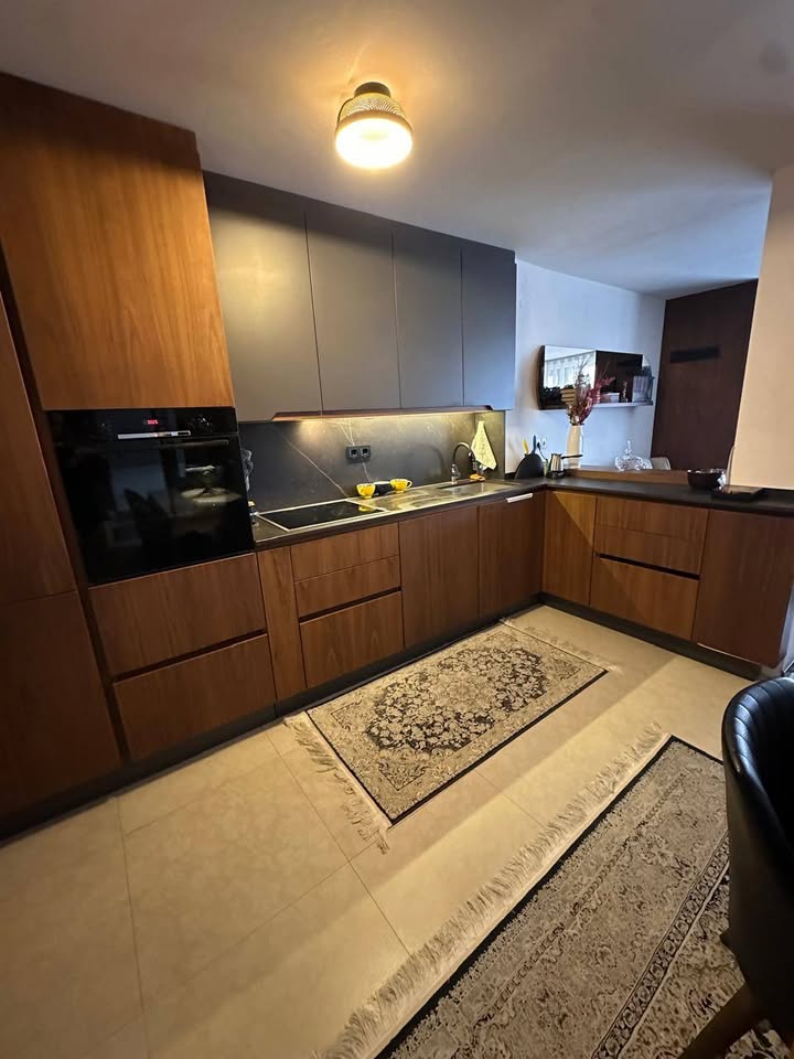 Casa de piso en alquiler en Bregu i Diellit