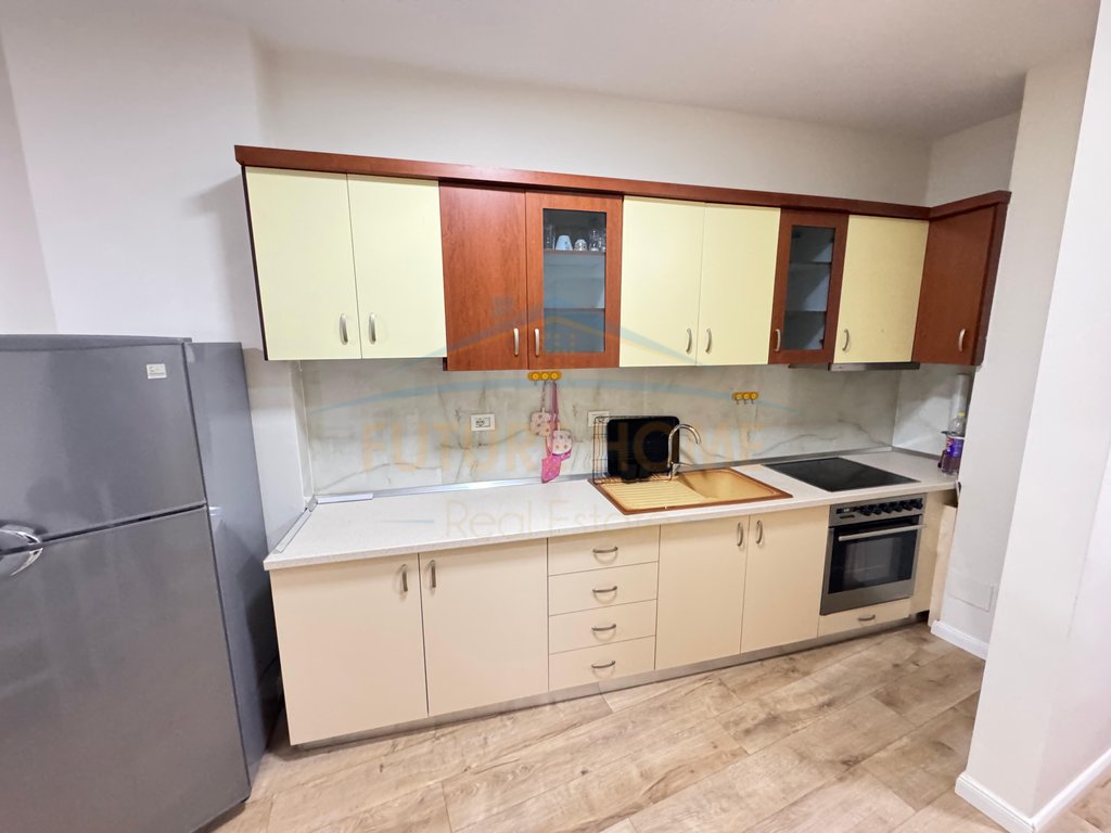 Shitet, apartament 1+1, Astir, Tiranë.