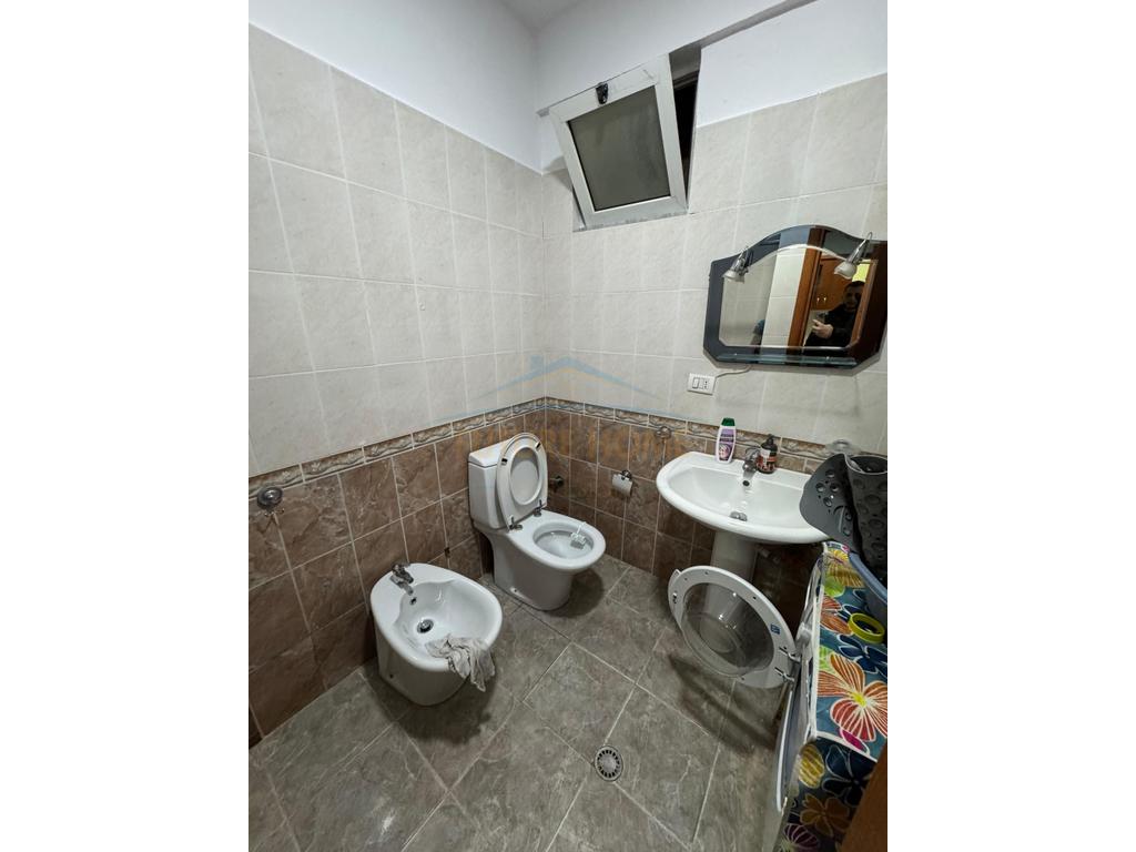 Shitet, apartament 1+1, Astir, Tiranë.