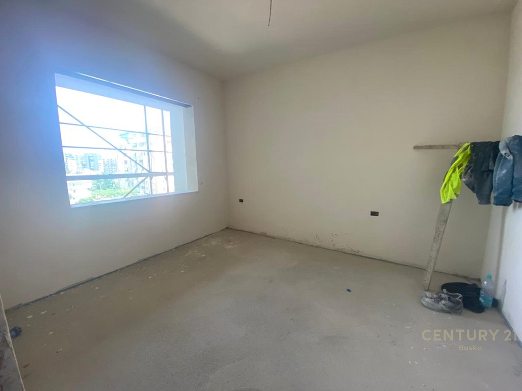 Shitet apartament 1+1 , don bosko (4)