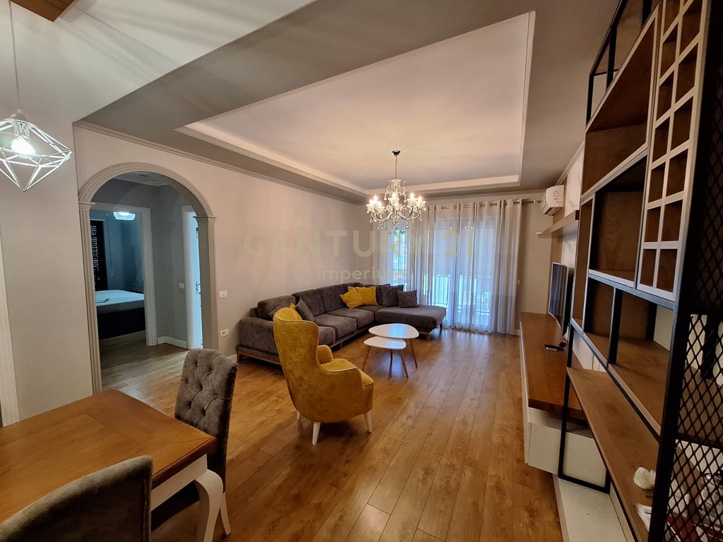 Apartamento 1+1 para venda perto de ish fusha e aviacionit!
