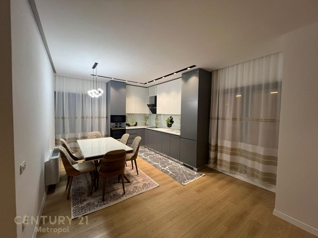 Apartamento 1+1 para venda perto de ish fusha e aviacionit!