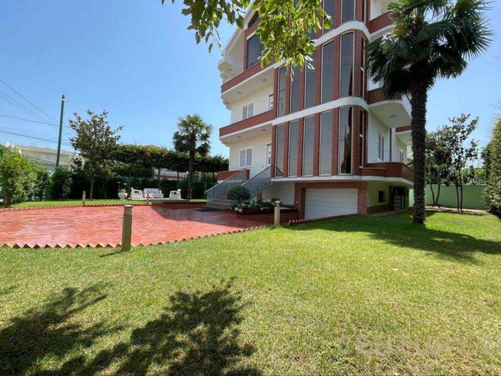 Villa à vendre à paskuqan! (3)
