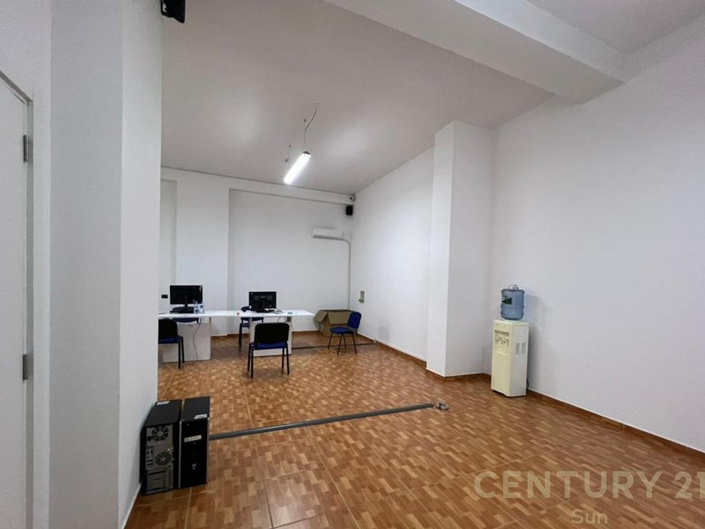 Bureau à louer derrière les villas gold! (4)