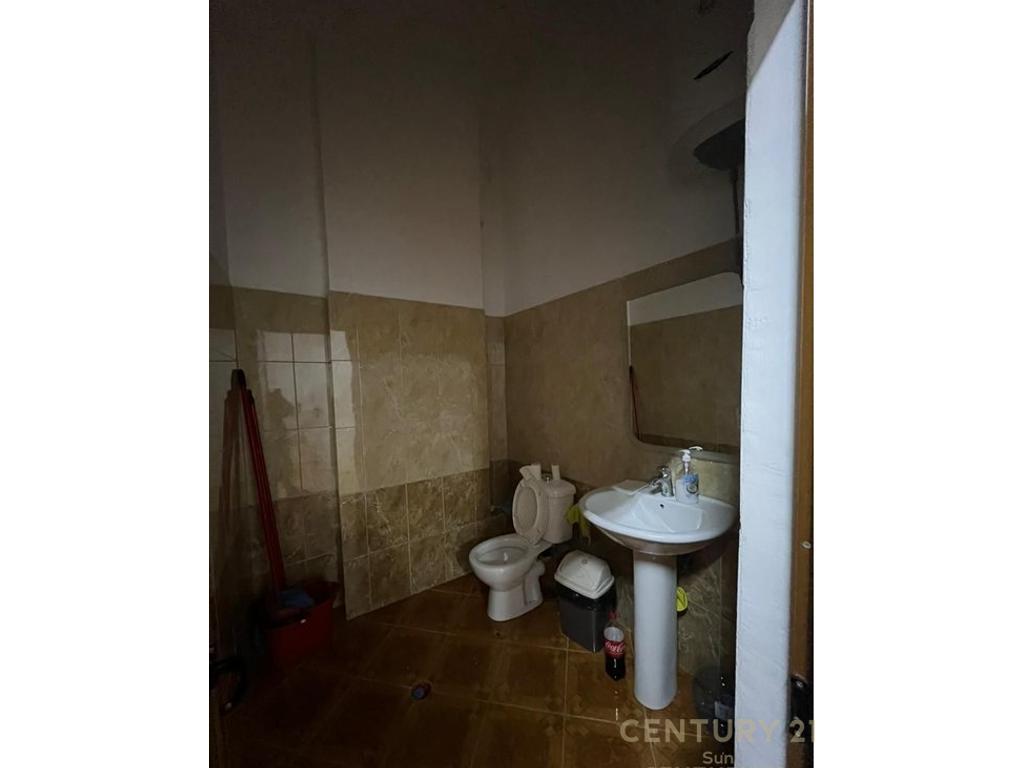 Bureau à louer derrière les villas gold! (6)