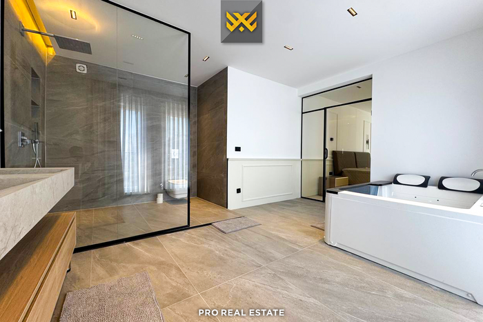 Appartement penthouse / duplex 253m² + 46m² avec #louer à Prishtina e Re (8)