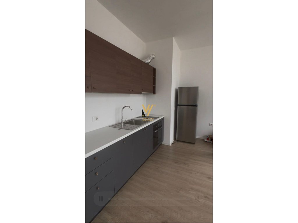 Piso 65 metros cuadrados en alquiler en calle riza cerova 450 euro
