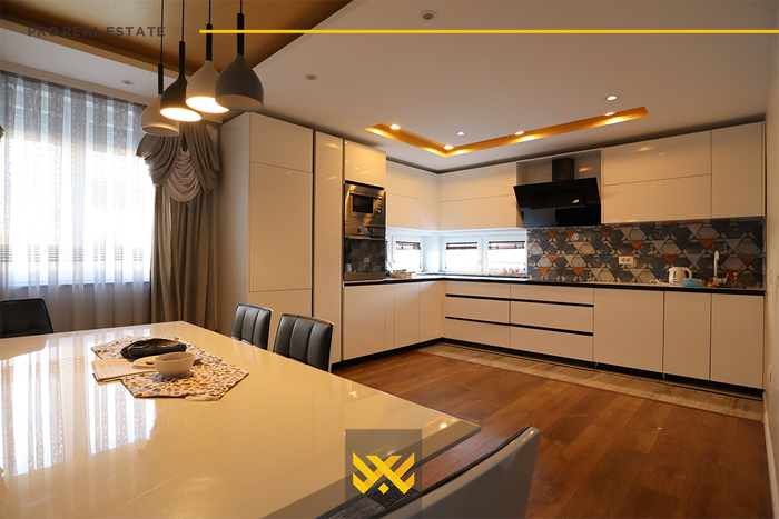 Casa di 300m² in vendita a emshir. (2)