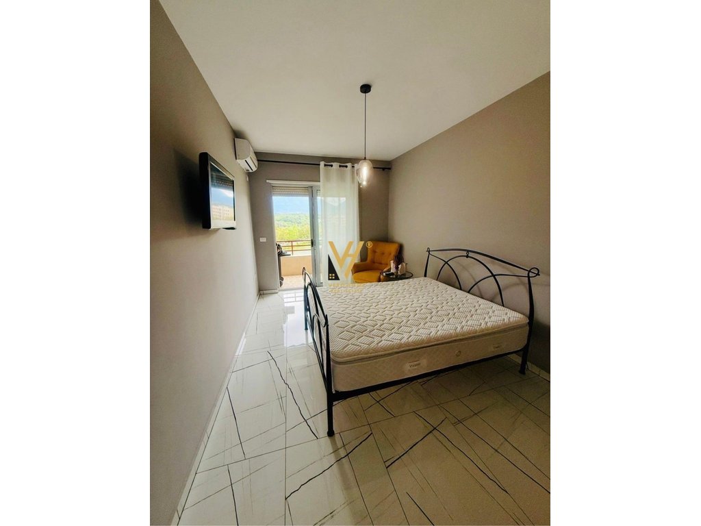 Jepet apartament 2+1+3blk me qira te liqeni i thate 1.200 euro