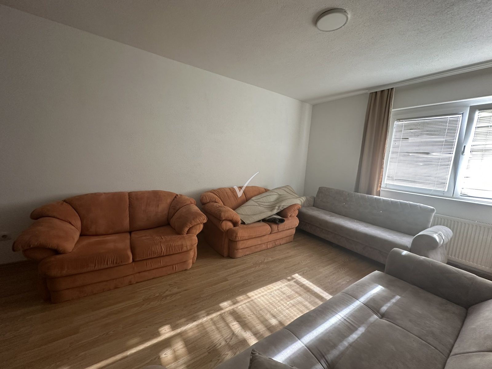 Apartamento para alugar 1+1 na rua b