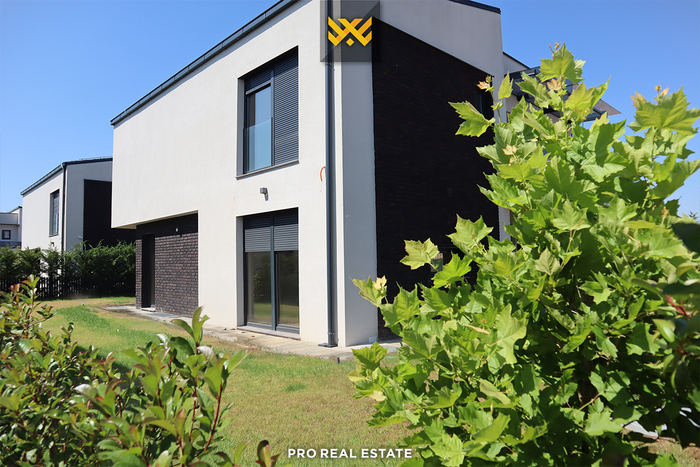 House 243m² + 108m² for #sale in priam village neighborhood