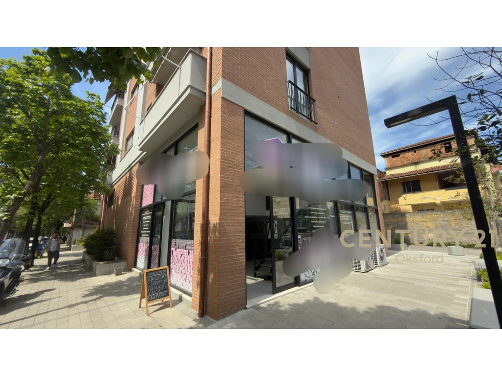 Espace commercial/loft ambiant au rez-de-chaussée de la rue bardhyl (2)