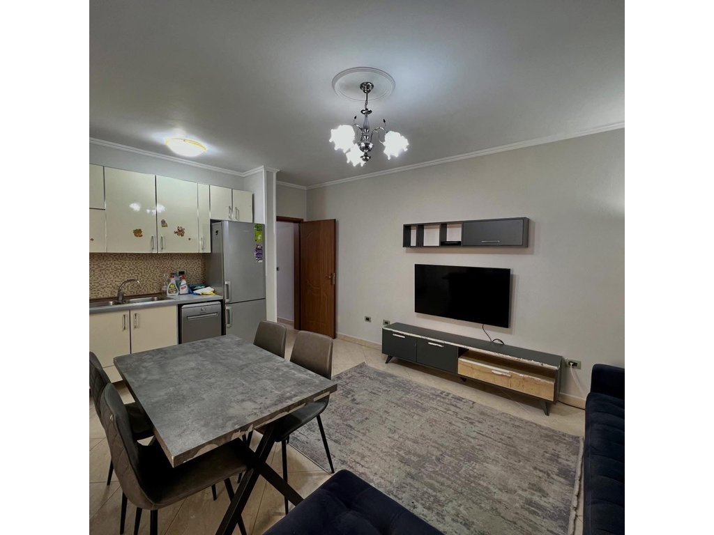 Apartament 1+1 me qira tek ish tregu elektrik, Tiranë