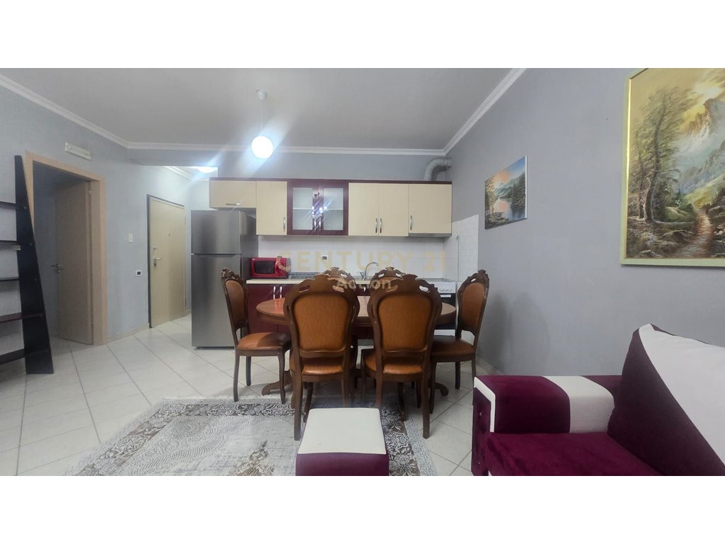 Apartament 1+1 me qira tek ish tregu elektrik, Tiranë