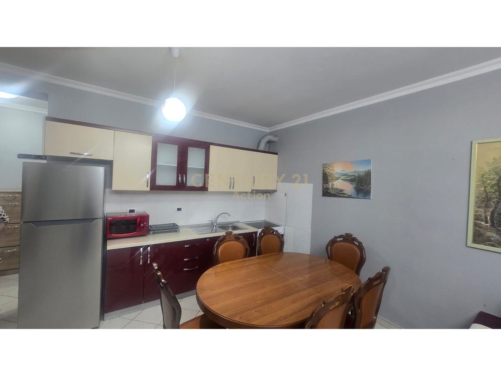 Apartament 1+1 me qira tek ish tregu elektrik, Tiranë