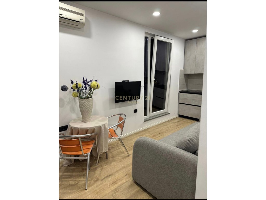 Apartament 1+1 me qira tek ish tregu elektrik, Tiranë