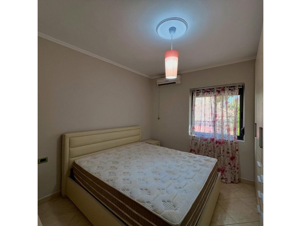 Apartament 1+1 me qira tek ish tregu elektrik, Tiranë