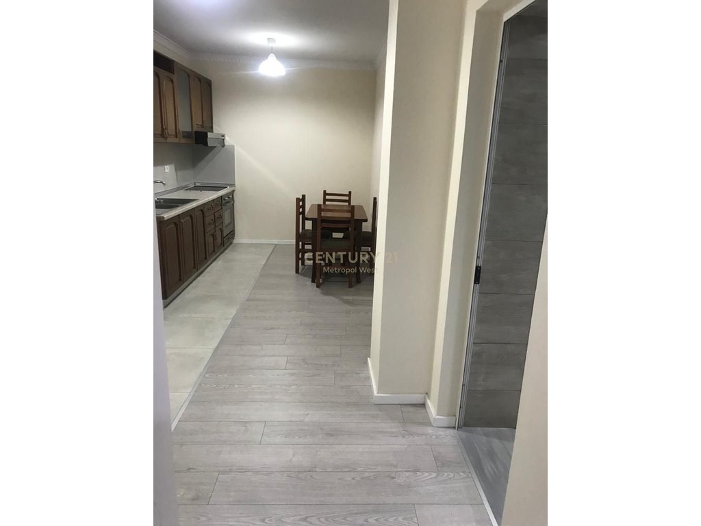 Apartament 1+1 me qira tek ish tregu elektrik, Tiranë