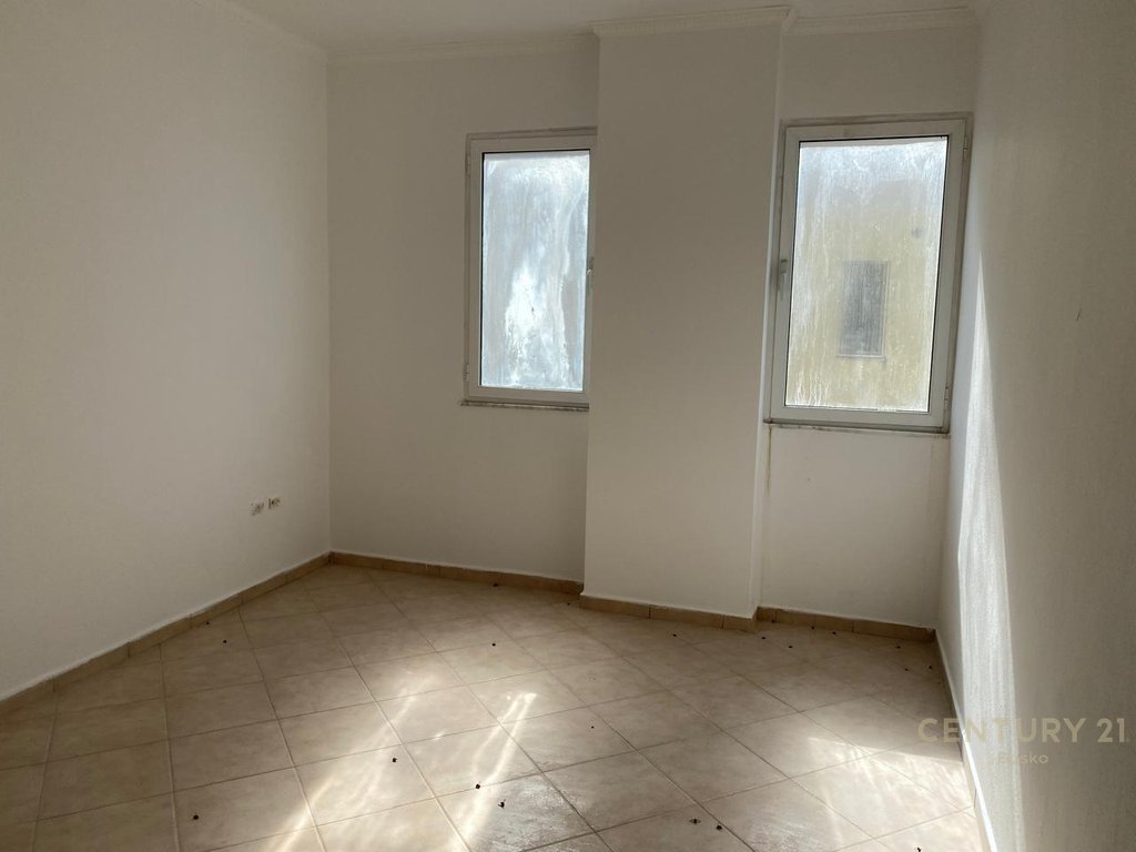 Piso en venta 1+1 en Mali i Robit, golem (4)