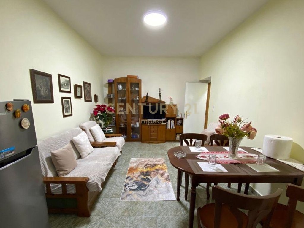 Apartment 2+1+2 near dinamo stadium!