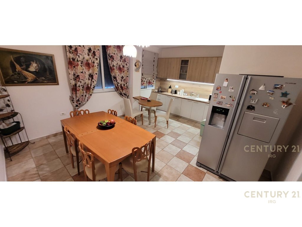 Appartement 2+1+2 près du stade dinamo! (4)