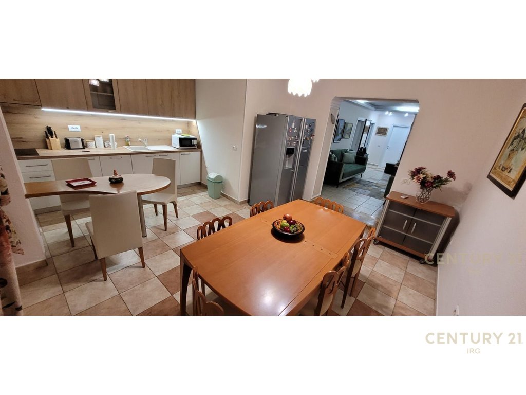 Appartement 2+1+2 près du stade dinamo! (5)