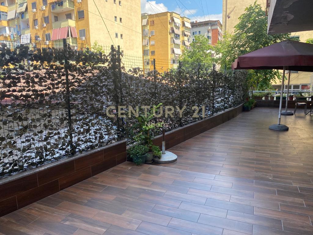 Ambiente comercial en venta - cerca de kodra e diellit (4)