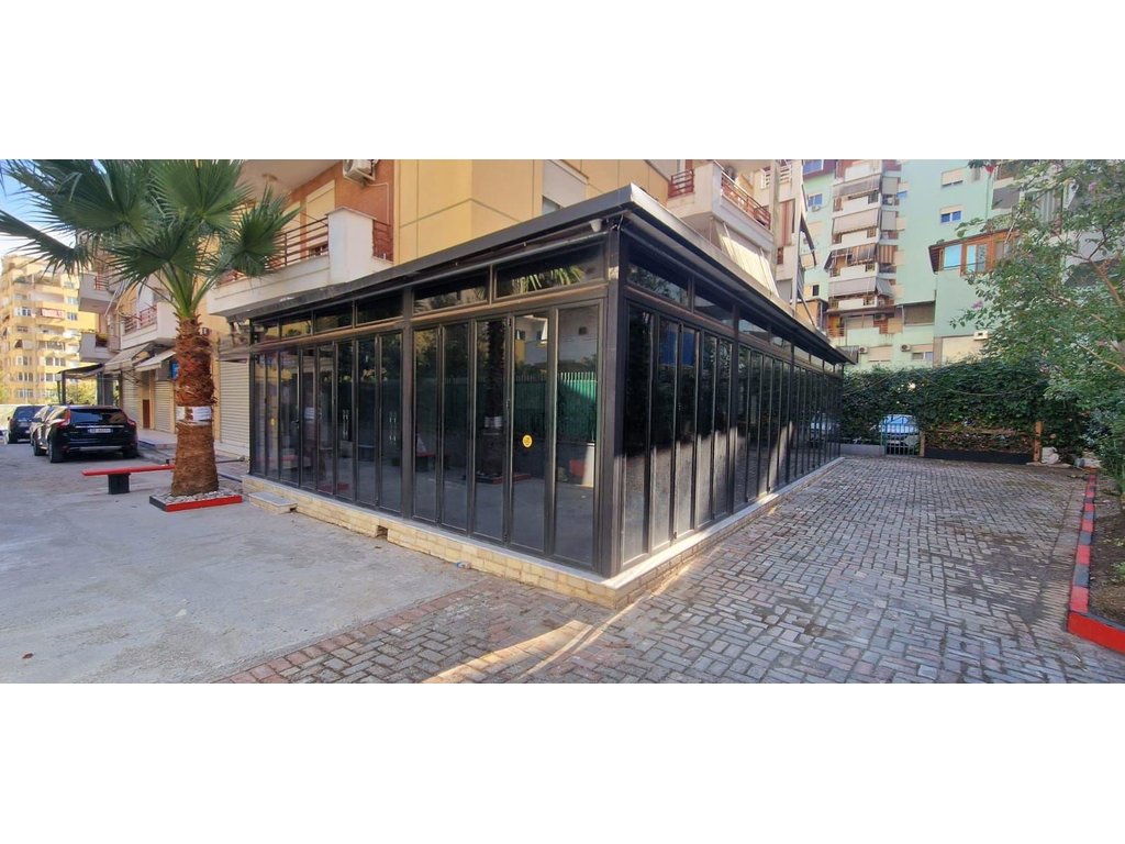 Ambiente comercial en venta - cerca de kodra e diellit (6)