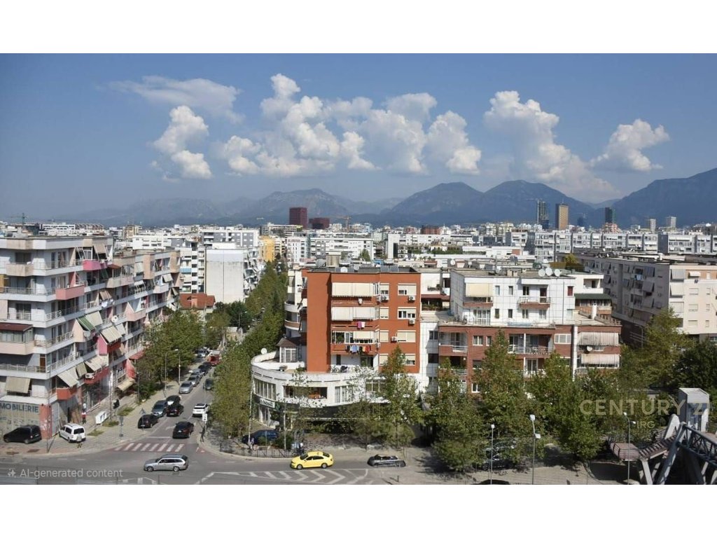Ambiente comercial en venta - cerca de kodra e diellit (7)