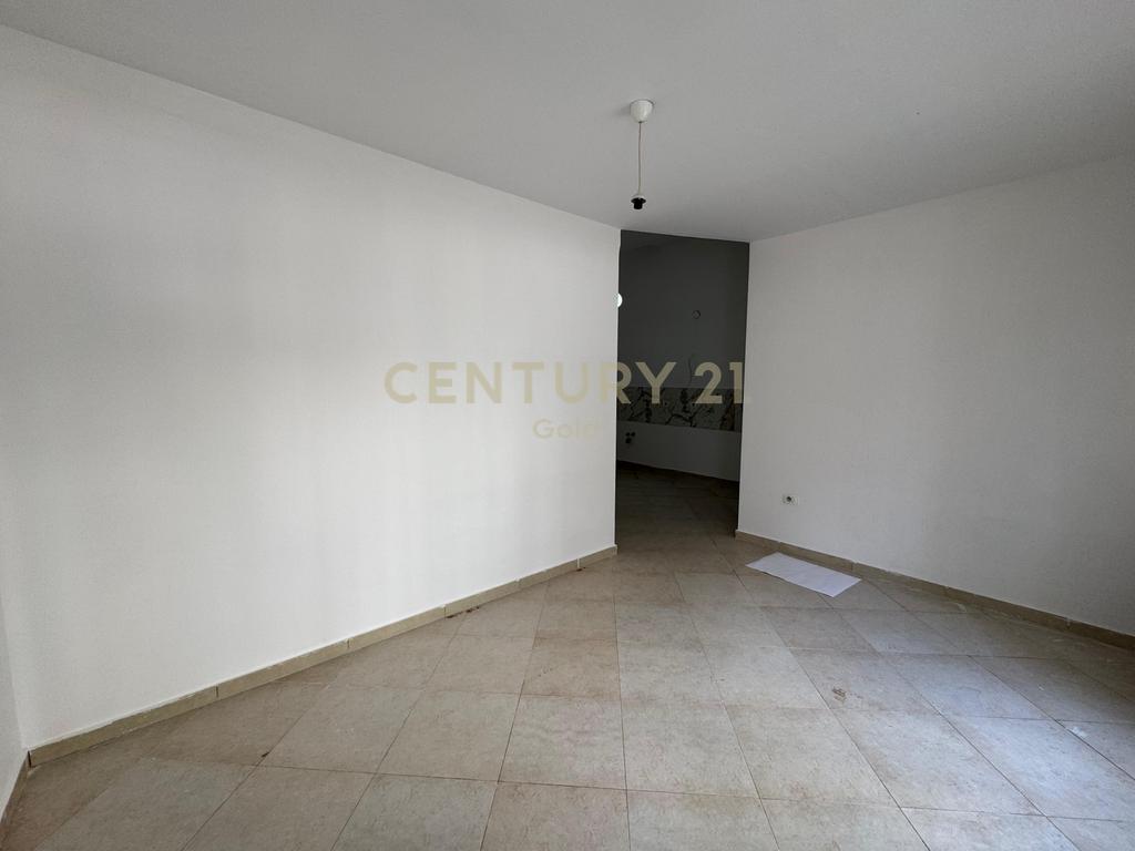 Commerce à vendre – Astir, près du bar 'Artisti' (4)