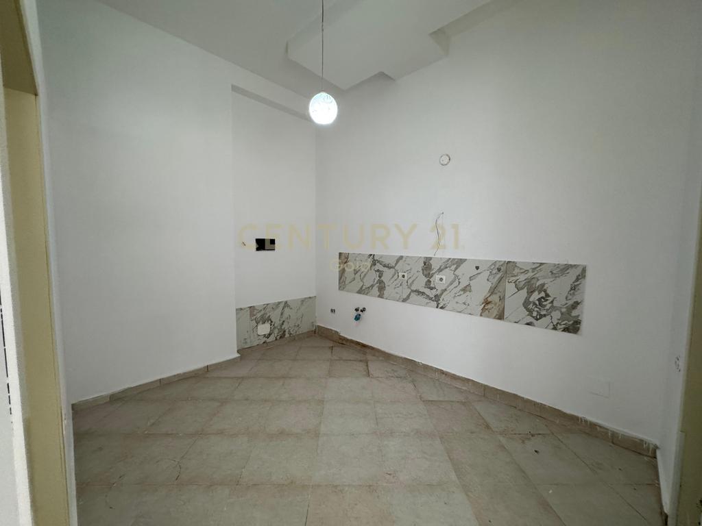 Commerce à vendre – Astir, près du bar 'Artisti' (5)