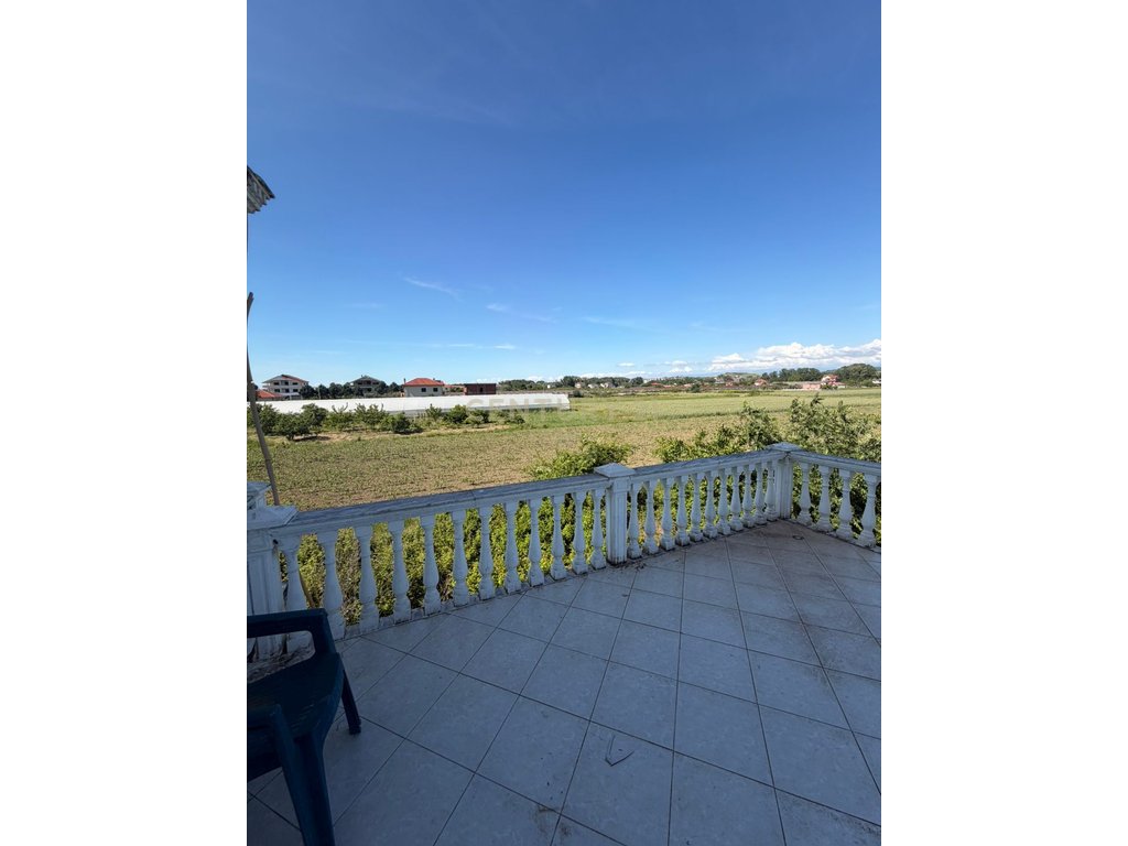 Villa di 3 piani in affitto a shijak (5)