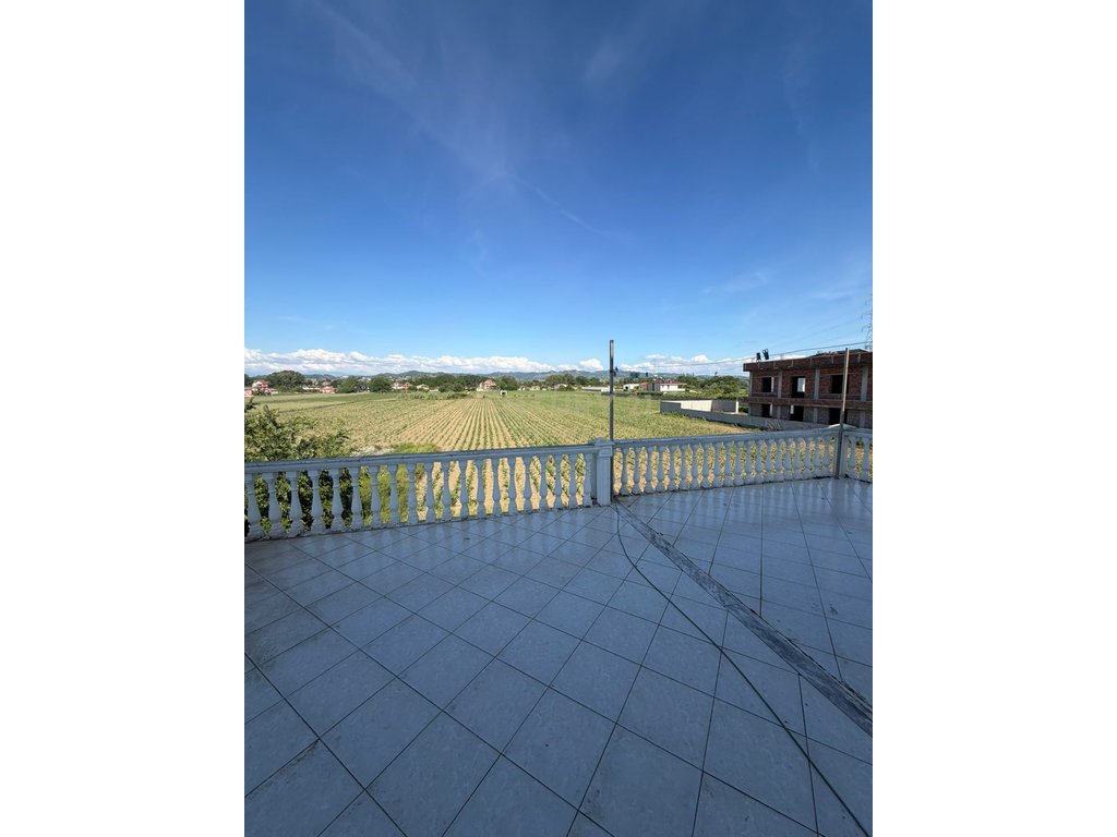 Villa di 3 piani in affitto a shijak (6)