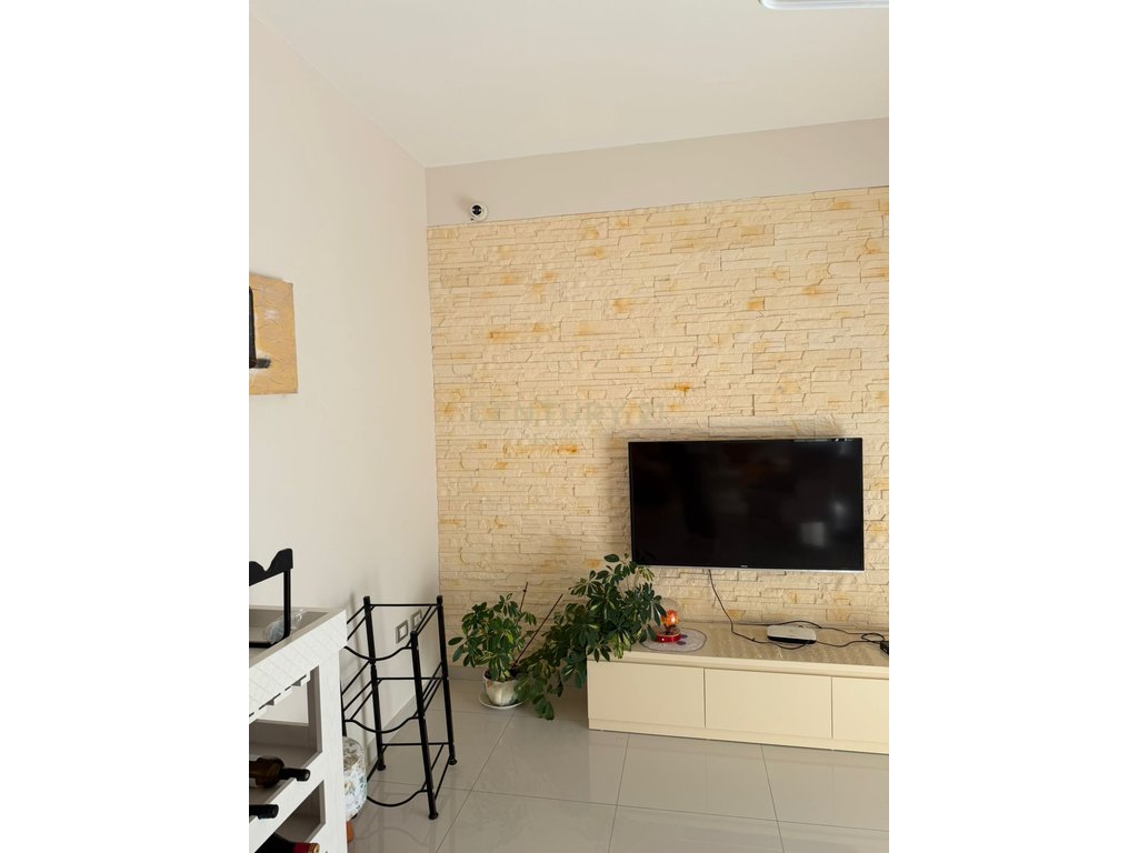 Villa di 3 piani in affitto a shijak (8)