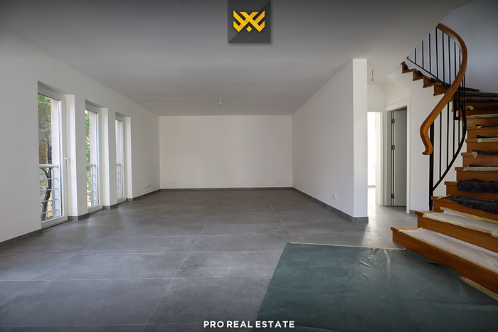 Casa de 450m² à venda em Çagllavicë.