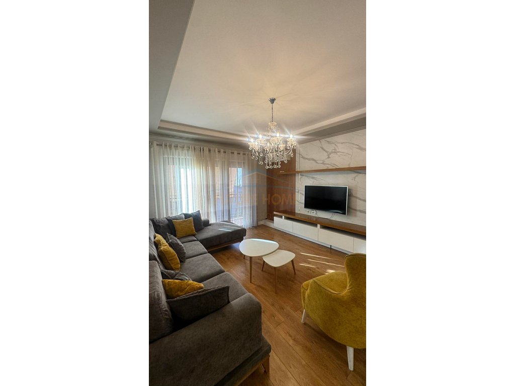 Qera, apartament 3+1 + post parkimi, green city, unaza e re