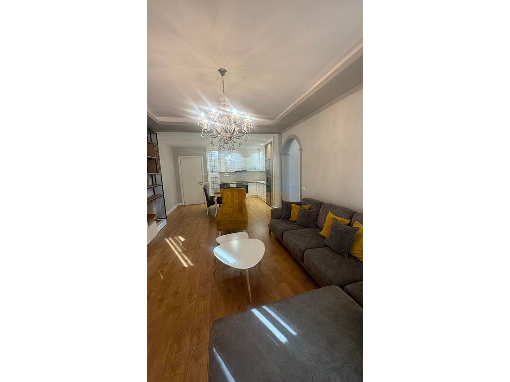 Qera, apartament 3+1 + post parkimi, green city, unaza e re
