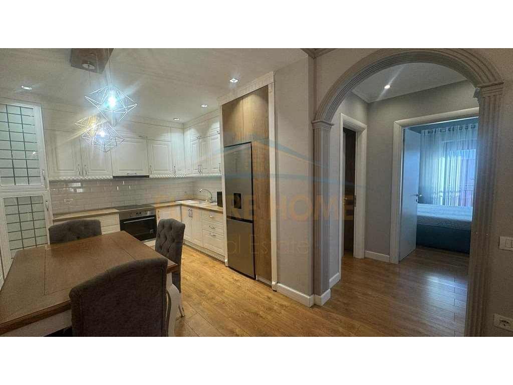 Qera, apartament 3+1 + post parkimi, green city, unaza e re
