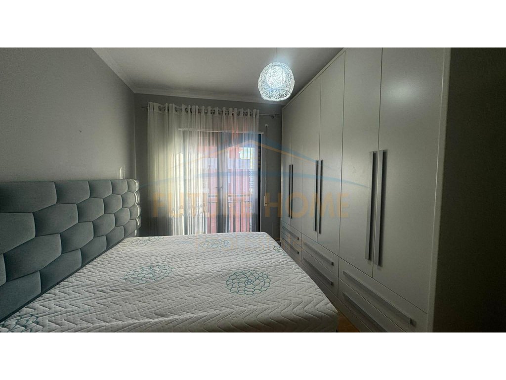 Qera, apartament 3+1 + post parkimi, green city, unaza e re