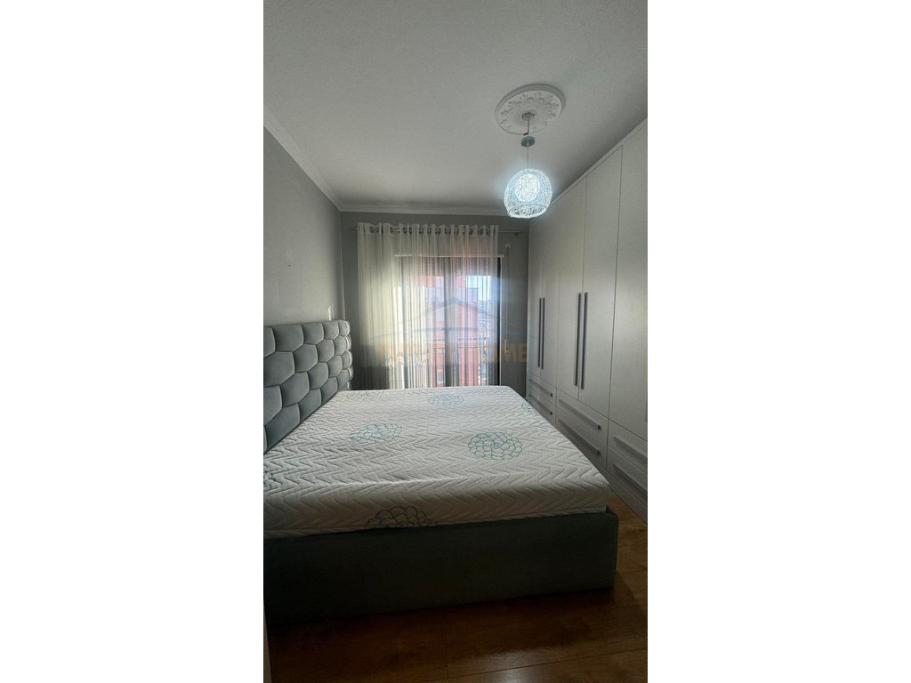 Qera, apartament 3+1 + post parkimi, green city, unaza e re