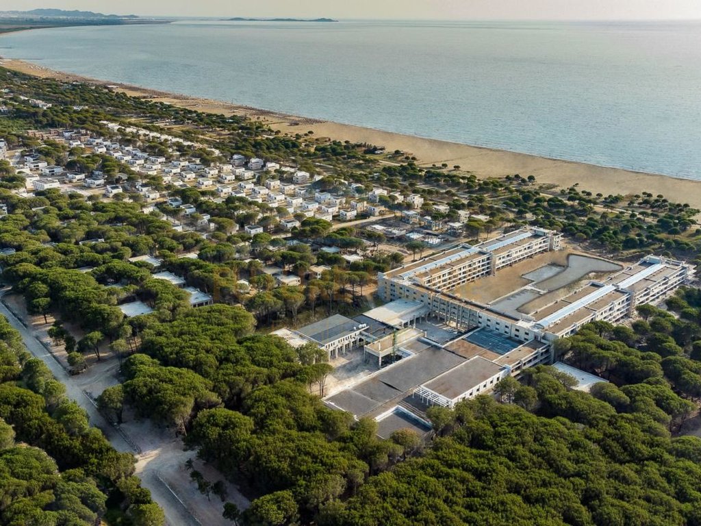 Shitet, apartament 1+1, "Lalzi Bay", gjiri lalzit.