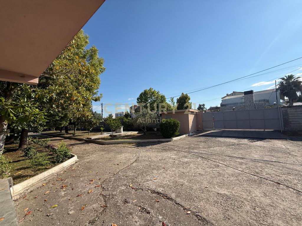 Ambiente commerciale in affitto a shijak - €950 al mese! (2)