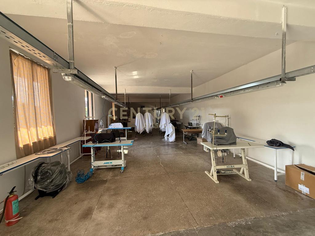 Ambiente commerciale in affitto a shijak - €950 al mese! (4)