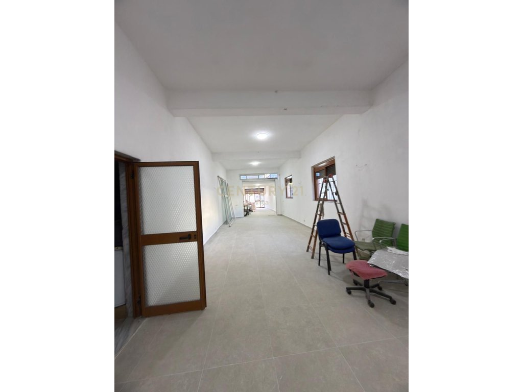 Espaço comercial para alugar em buze rruge, durres!! (2)