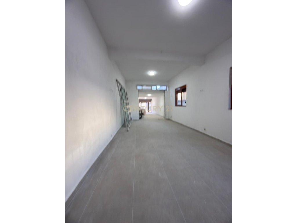 Espaço comercial para alugar em buze rruge, durres!! (3)