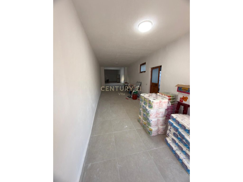 Espaço comercial para alugar em buze rruge, durres!! (4)