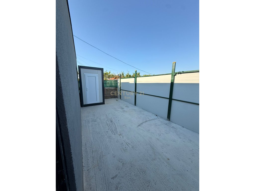 Espaço comercial para alugar em buze rruge, durres!! (8)